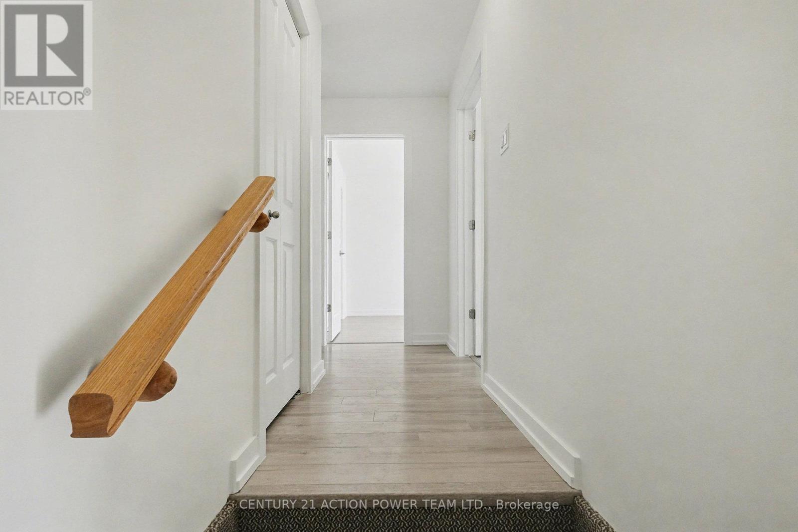 99 St Moritz Trail E, Russell, ON - Indoor Photo Showing Other Room