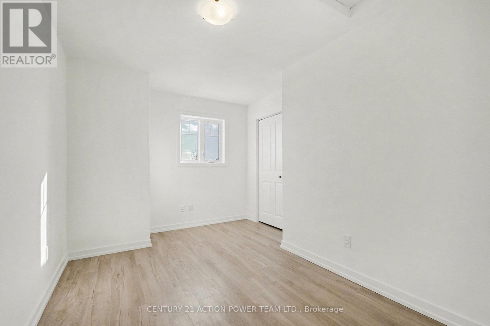 99 St Moritz Trail E, Russell, ON - Indoor Photo Showing Other Room