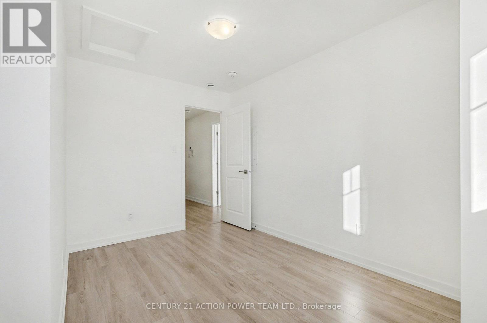 99 St Moritz Trail E, Russell, ON - Indoor Photo Showing Other Room