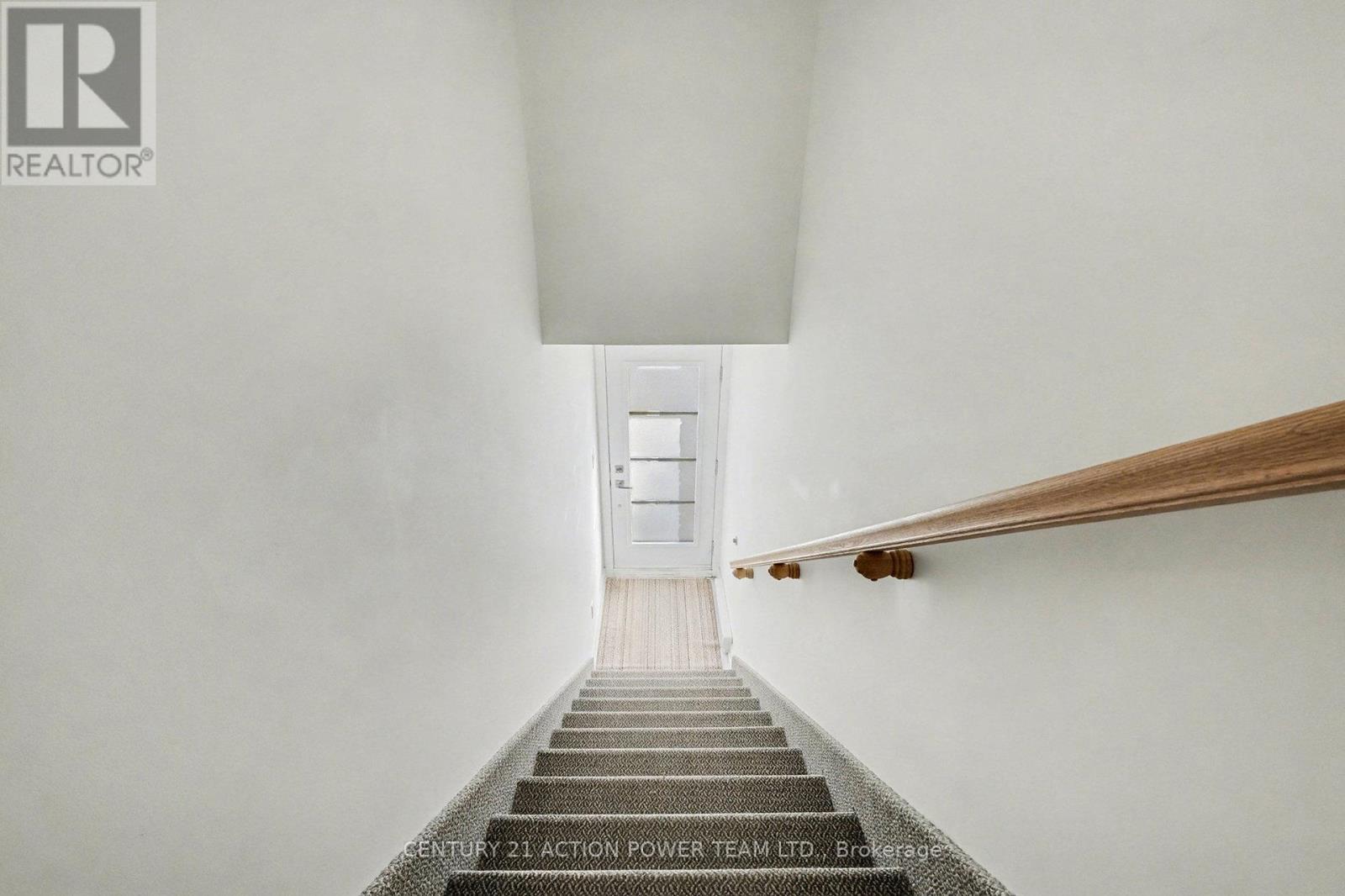 99 St Moritz Trail E, Russell, ON - Indoor Photo Showing Other Room