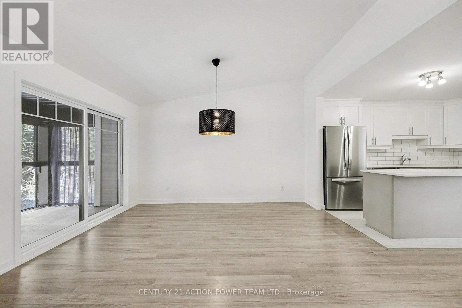 99 St Moritz Trail E, Russell, ON - Indoor Photo Showing Kitchen With Stainless Steel Kitchen