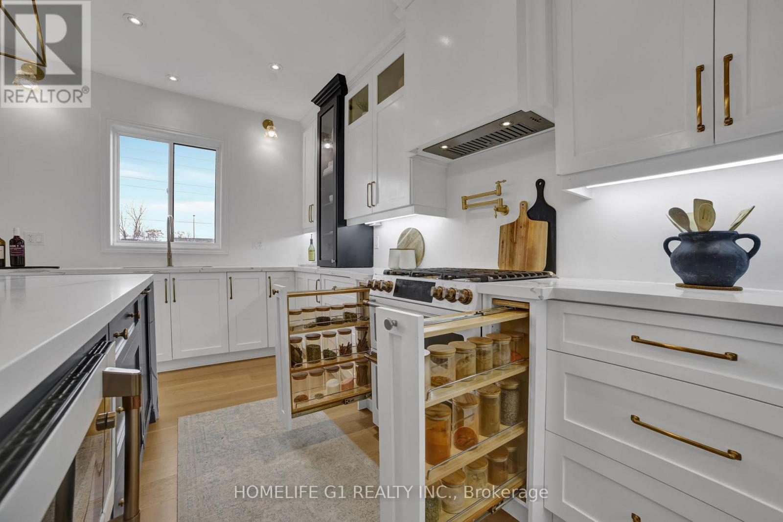24 Cesar Place, Hamilton, ON - Indoor Photo Showing Kitchen