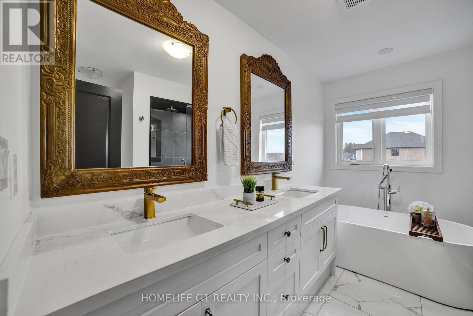 24 Cesar Place, Hamilton, ON - Indoor Photo Showing Bathroom