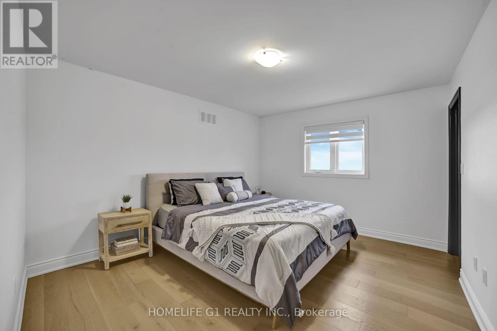 24 Cesar Place, Hamilton, ON - Indoor Photo Showing Bedroom