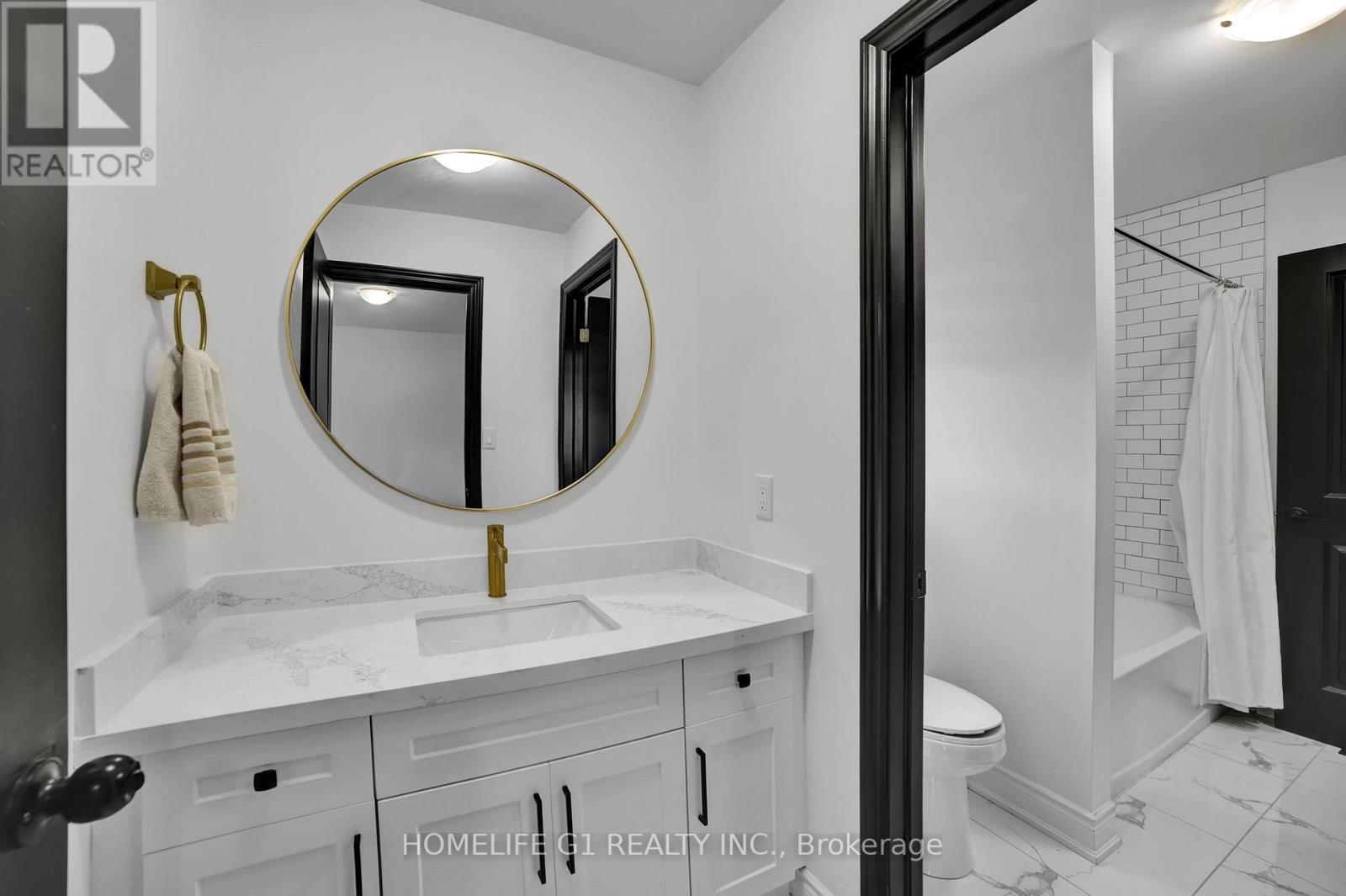 24 Cesar Place, Hamilton, ON - Indoor Photo Showing Bathroom