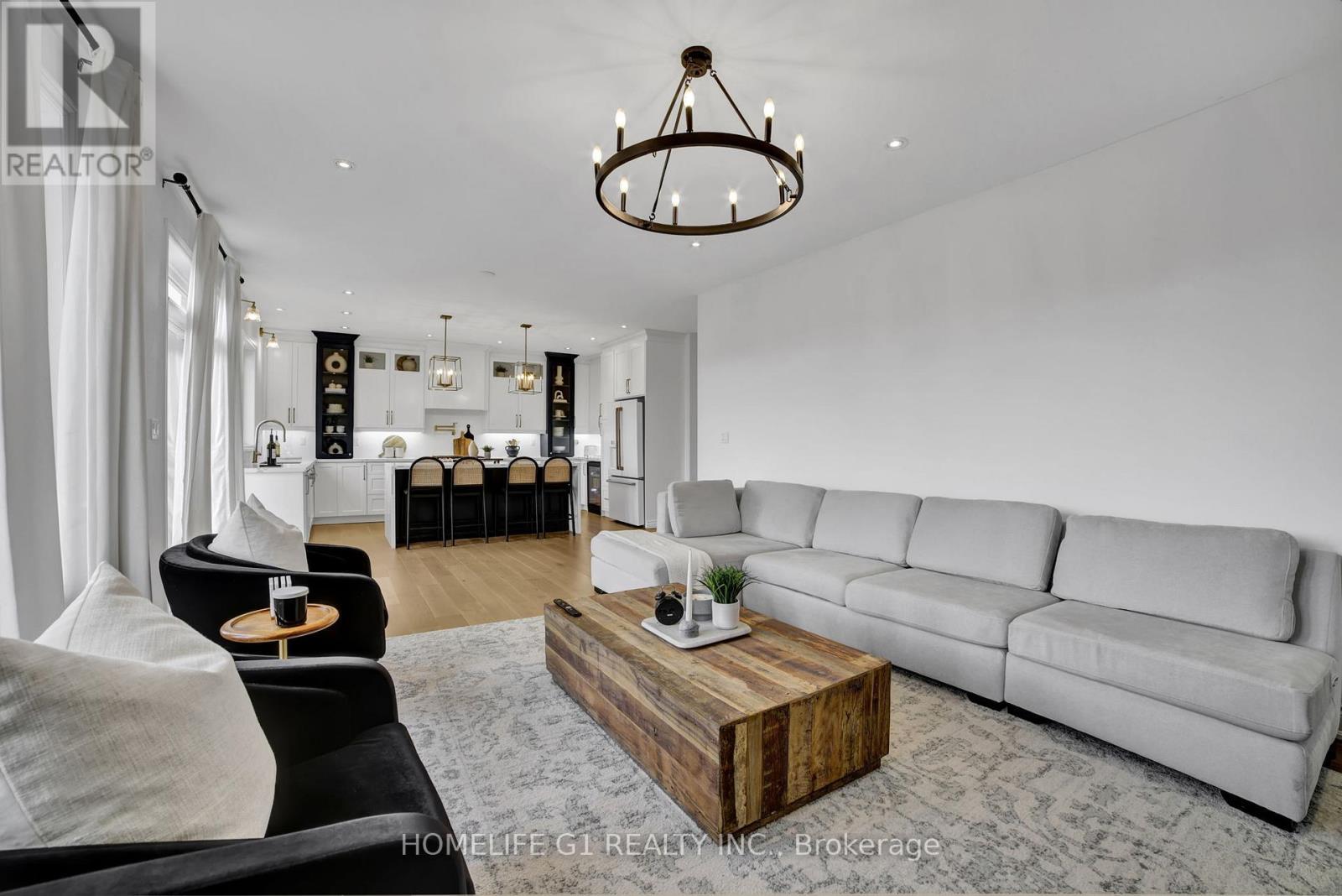 24 Cesar Place, Hamilton, ON - Indoor Photo Showing Living Room