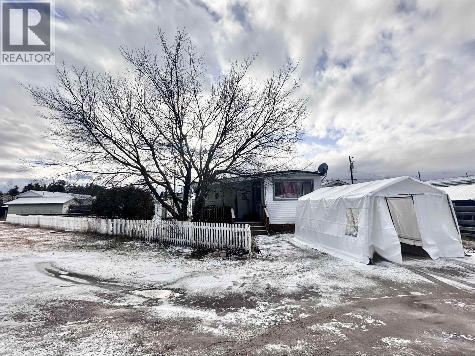 1085 3Rd Avenue, Valemount, BC - Outdoor