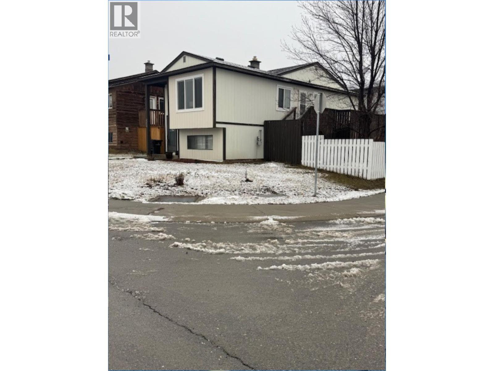 2200 Kokanee Drive N, Cranbrook, BC - Outdoor