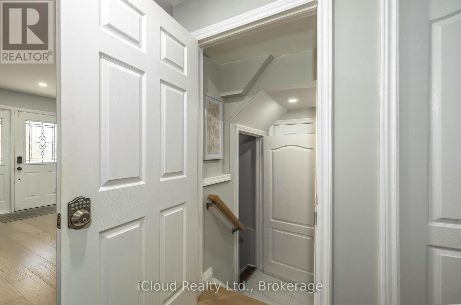 Bsmt - 2362 Proudfoot Trail, Oakville, ON - Indoor Photo Showing Other Room