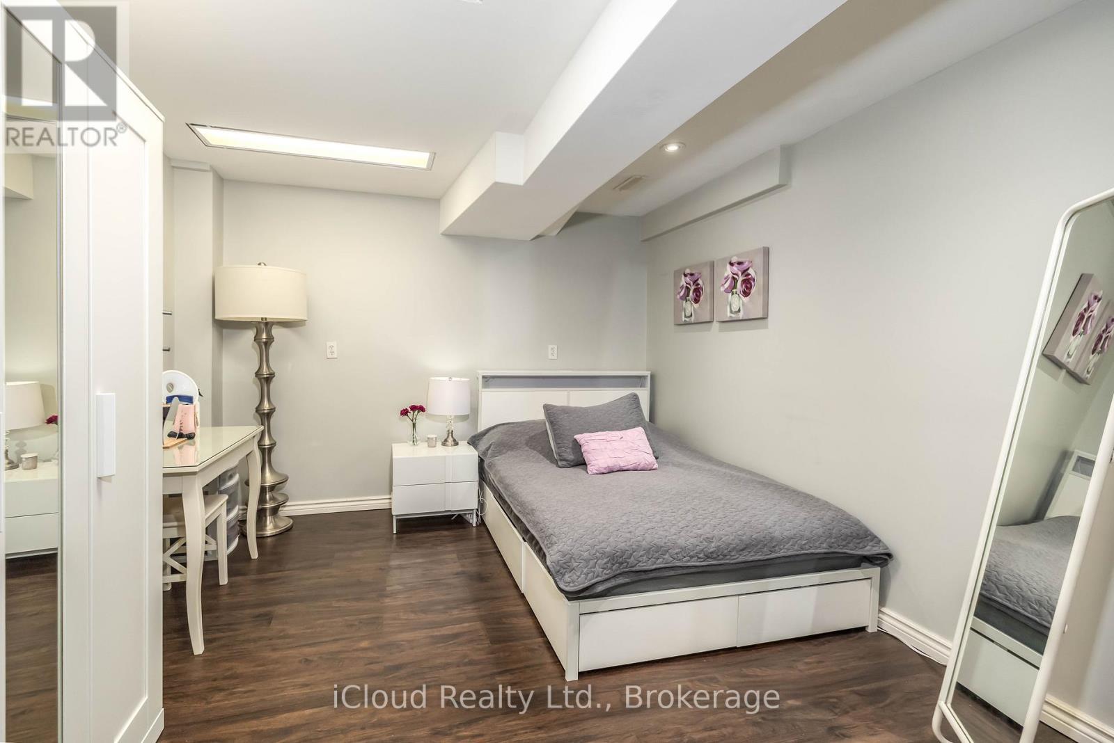 Bsmt - 2362 Proudfoot Trail, Oakville, ON - Indoor Photo Showing Bedroom