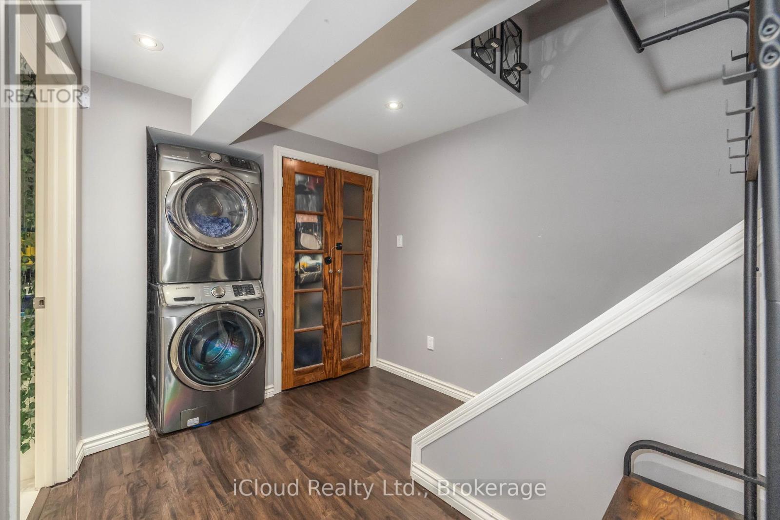 Bsmt - 2362 Proudfoot Trail, Oakville, ON - Indoor Photo Showing Laundry Room