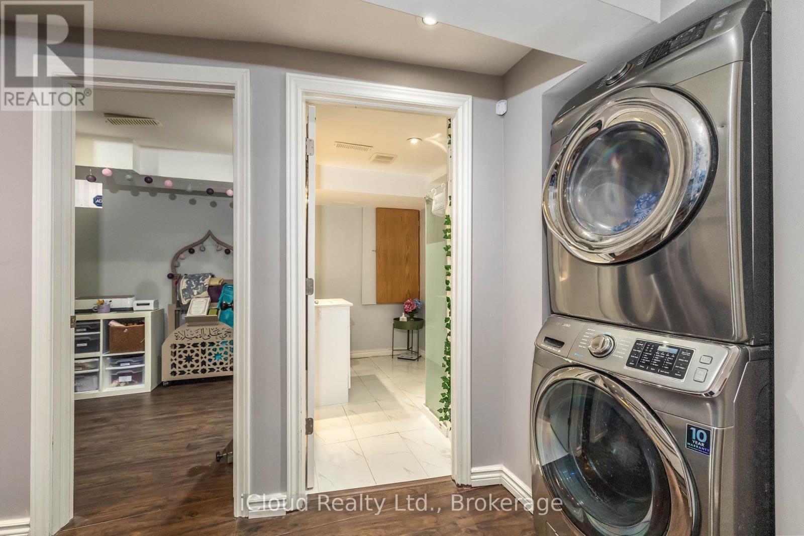 Bsmt - 2362 Proudfoot Trail, Oakville, ON - Indoor Photo Showing Laundry Room