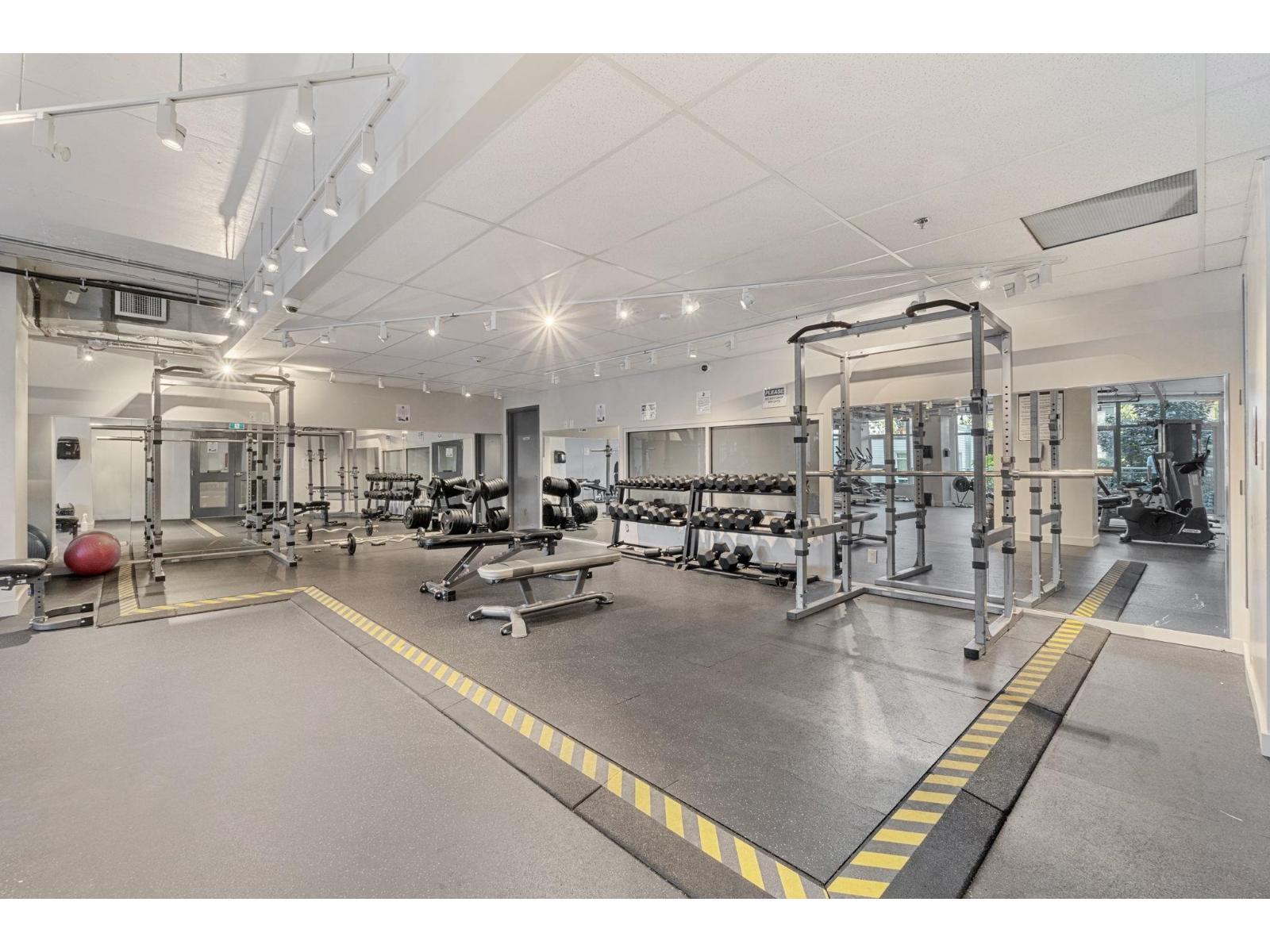 1010 13308 Central Avenue, Surrey, BC - Indoor Photo Showing Gym Room