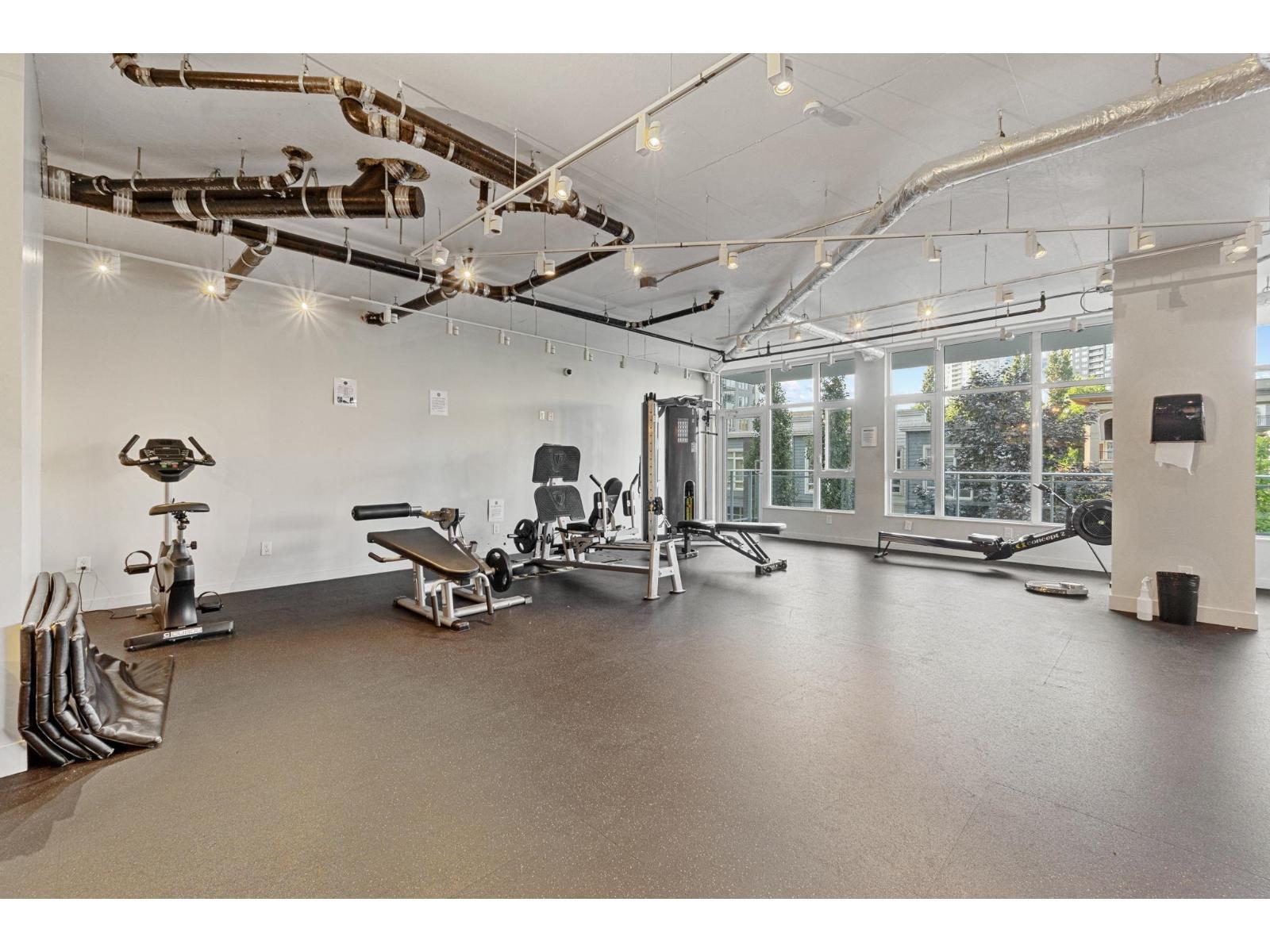 1010 13308 Central Avenue, Surrey, BC - Indoor Photo Showing Gym Room