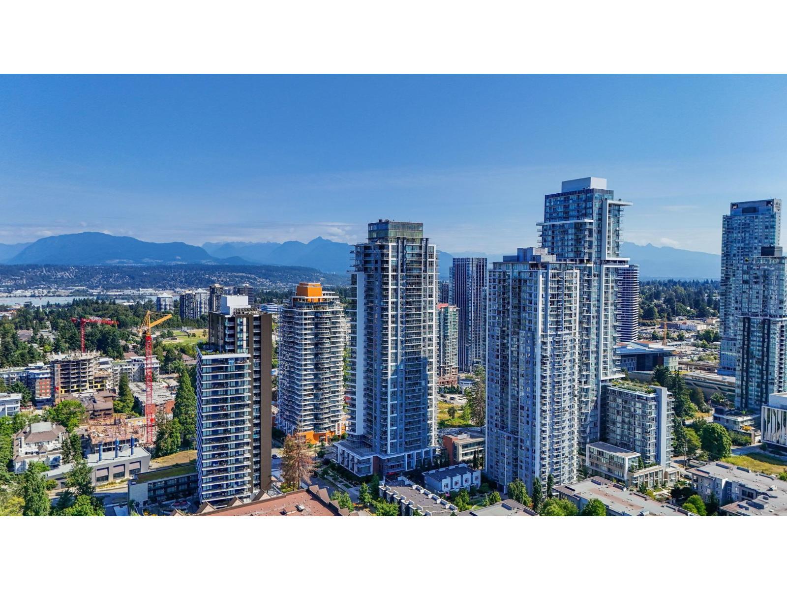 1010 13308 Central Avenue, Surrey, BC - Outdoor With Facade