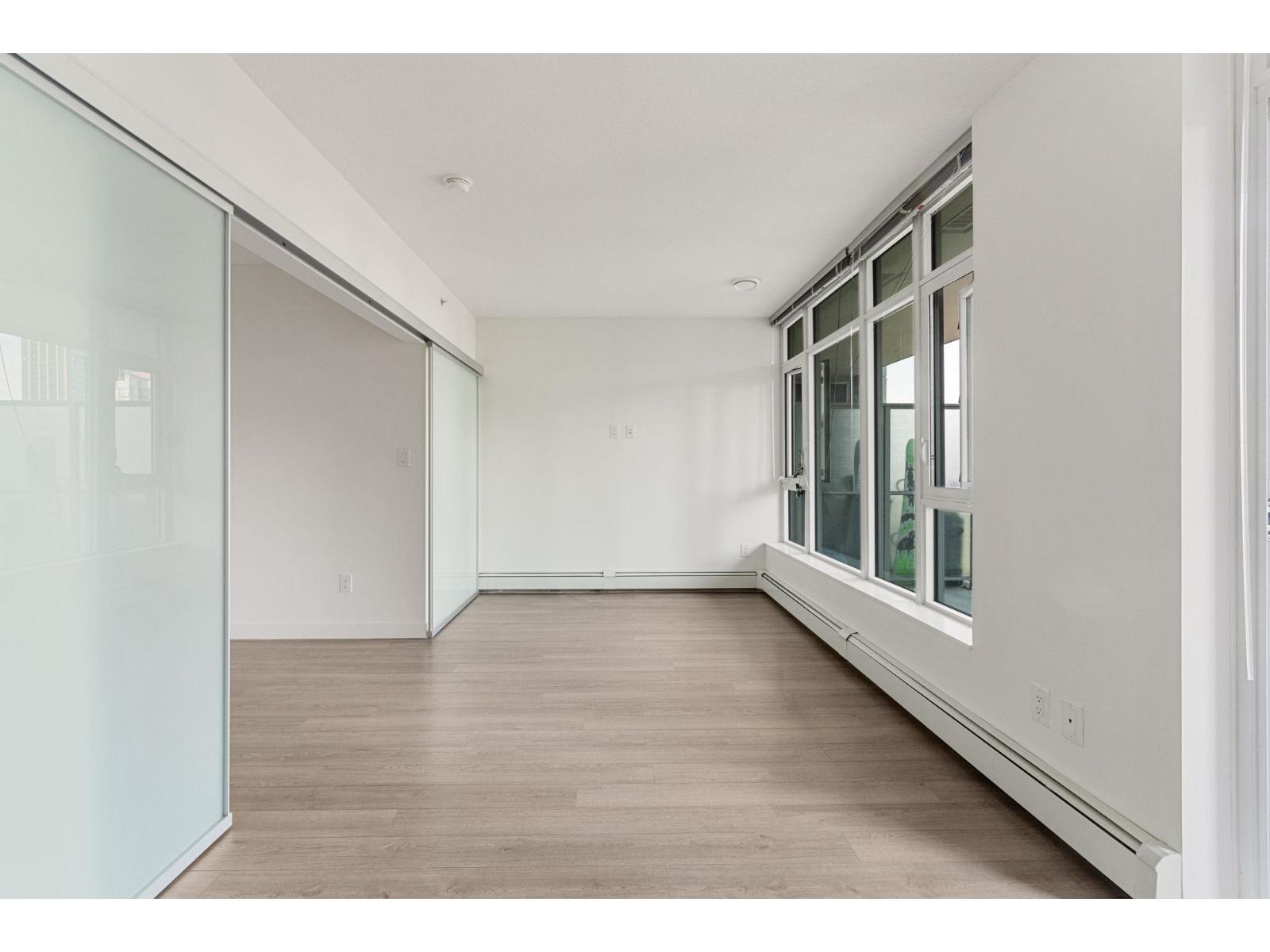 1010 13308 Central Avenue, Surrey, BC - Indoor Photo Showing Other Room