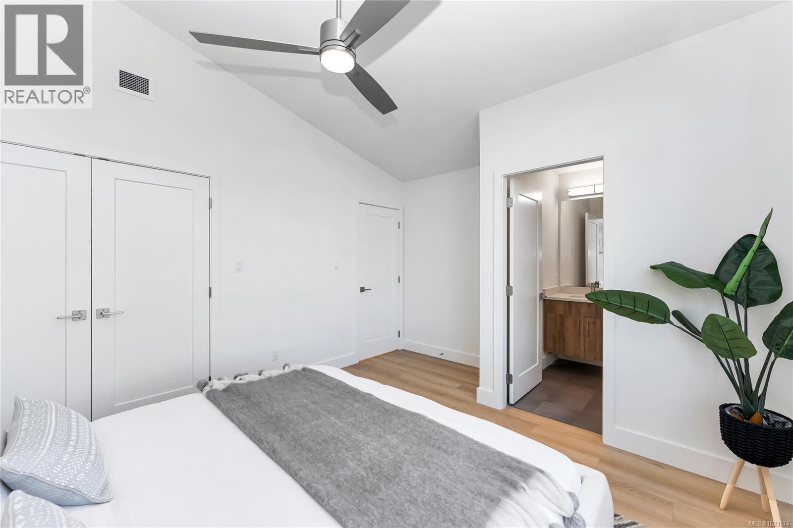 909 Vine Crt, Langford, BC - Indoor Photo Showing Bedroom