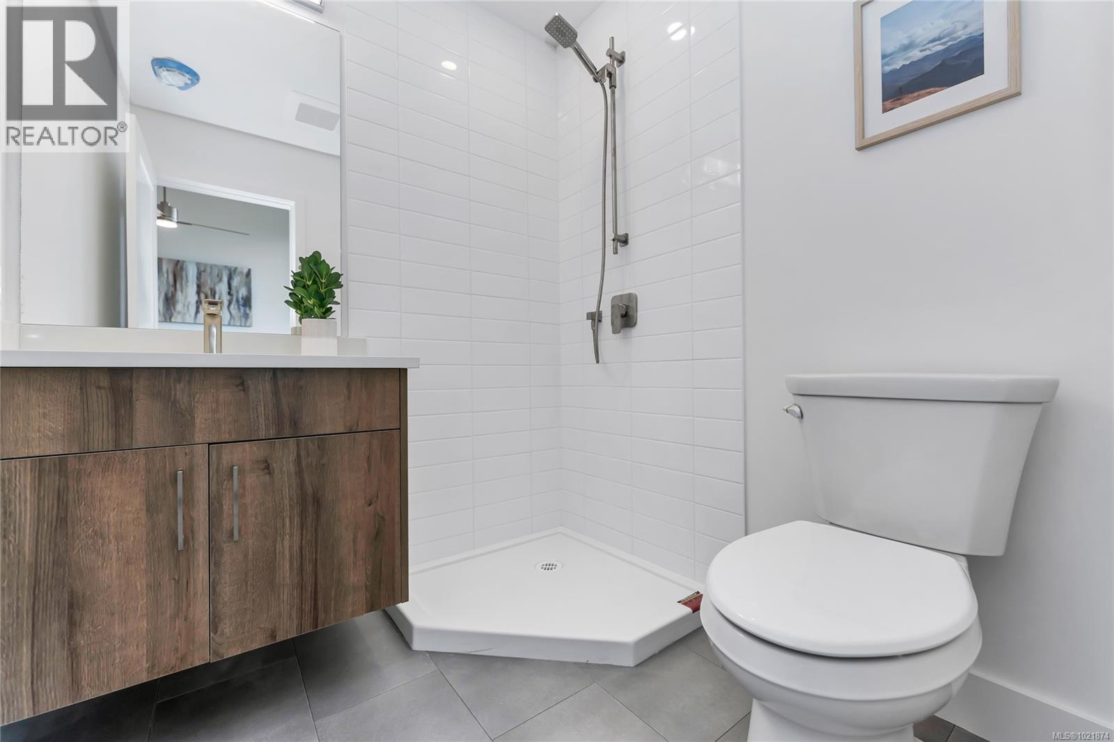 909 Vine Crt, Langford, BC - Indoor Photo Showing Bathroom