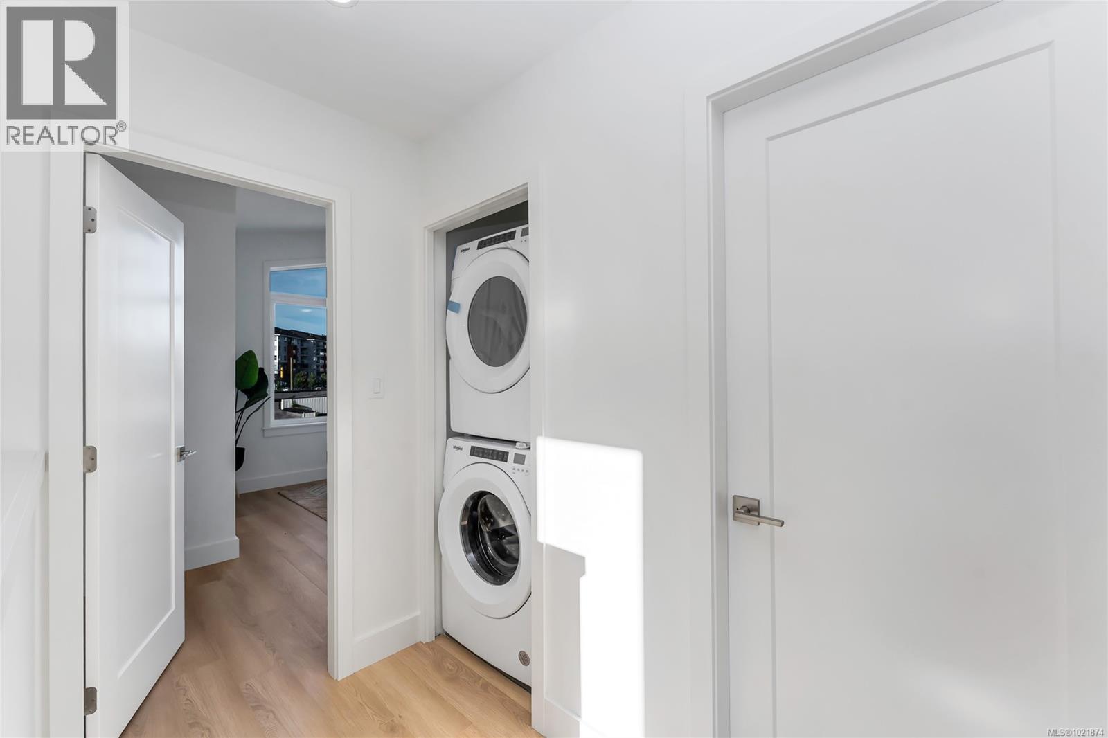909 Vine Crt, Langford, BC - Indoor Photo Showing Laundry Room