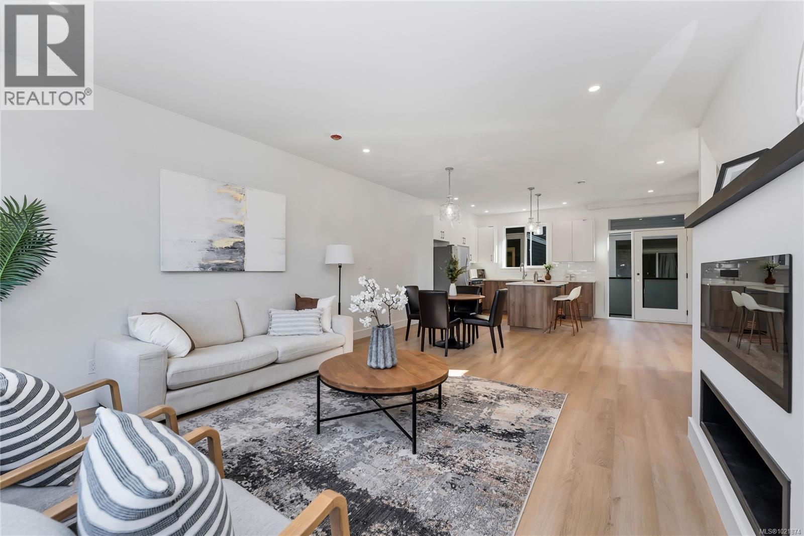 909 Vine Crt, Langford, BC - Indoor Photo Showing Living Room
