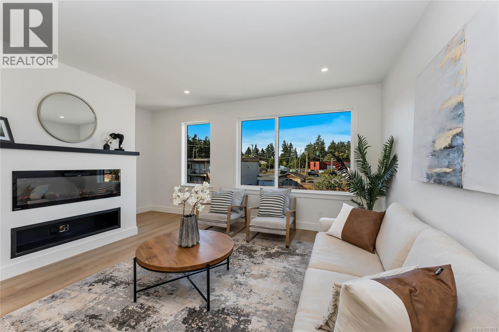 909 Vine Crt, Langford, BC - Indoor Photo Showing Living Room