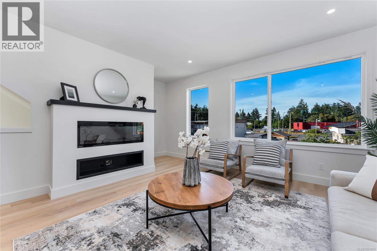 909 Vine Crt, Langford, BC - Indoor Photo Showing Living Room