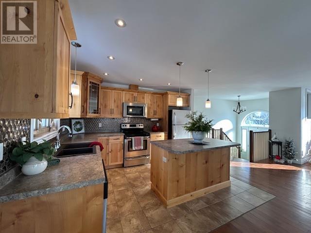10 Assunta, Sault Ste. Marie, ON - Indoor Photo Showing Kitchen With Double Sink With Upgraded Kitchen