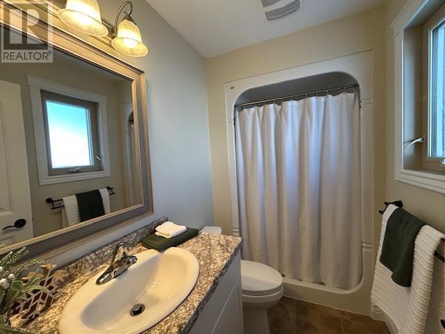 10 Assunta, Sault Ste. Marie, ON - Indoor Photo Showing Bathroom