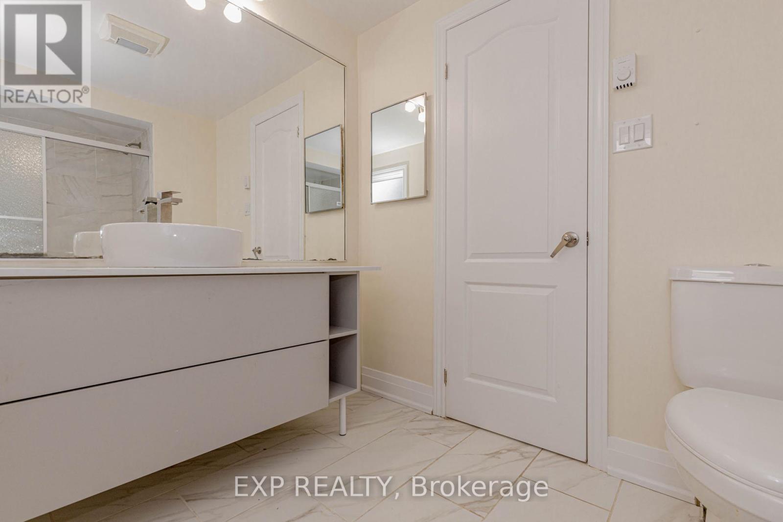 2289 Munn'S Avenue, Oakville, ON - Indoor Photo Showing Bathroom