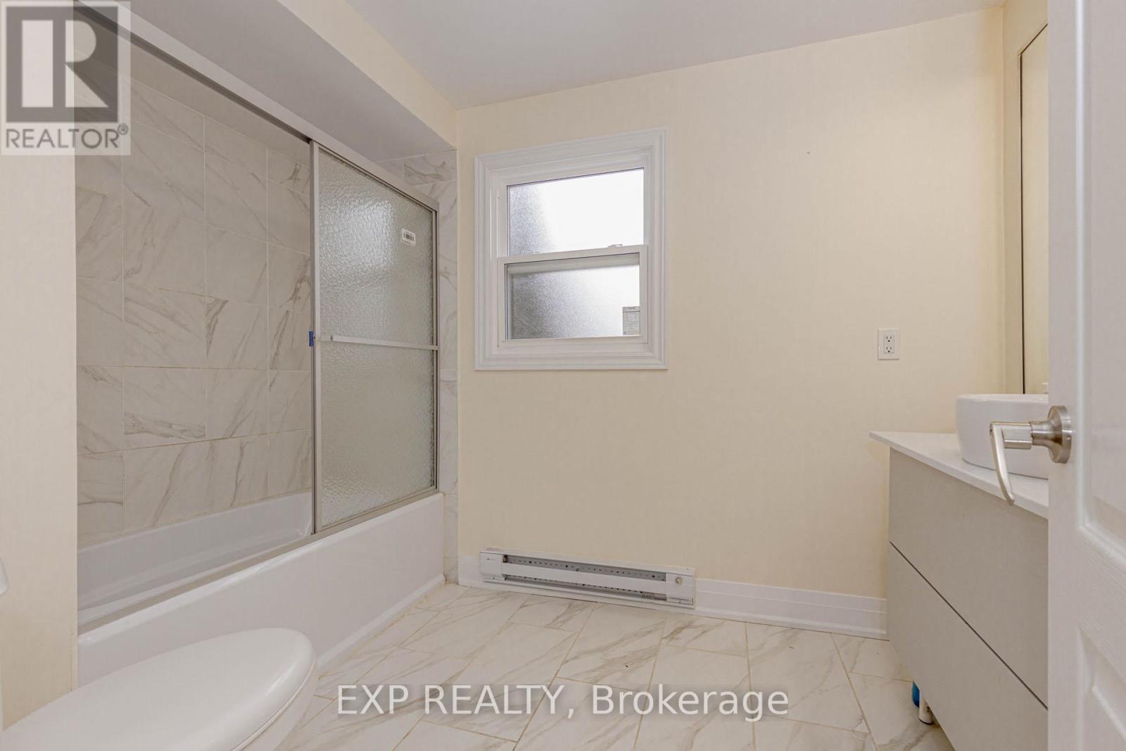 2289 Munn'S Avenue, Oakville, ON - Indoor Photo Showing Bathroom