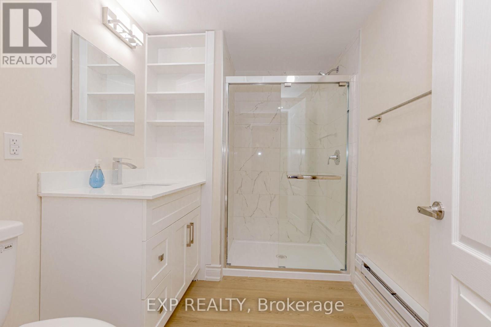 2289 Munn'S Avenue, Oakville, ON - Indoor Photo Showing Bathroom
