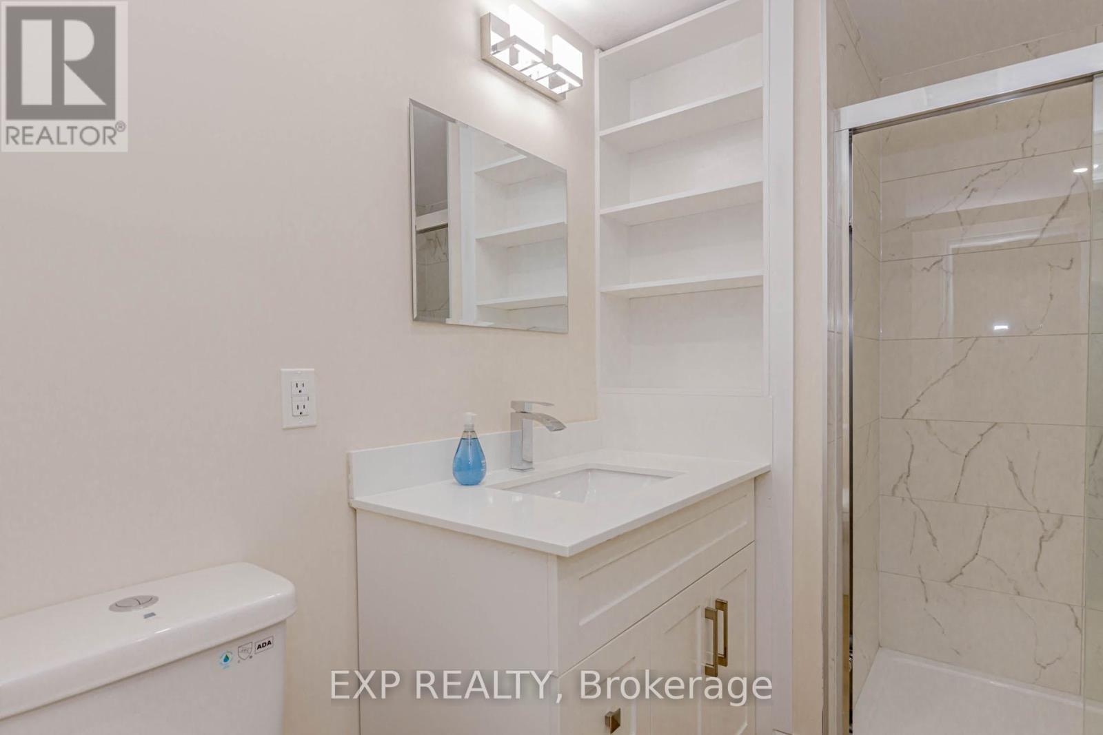 2289 Munn'S Avenue, Oakville, ON - Indoor Photo Showing Bathroom