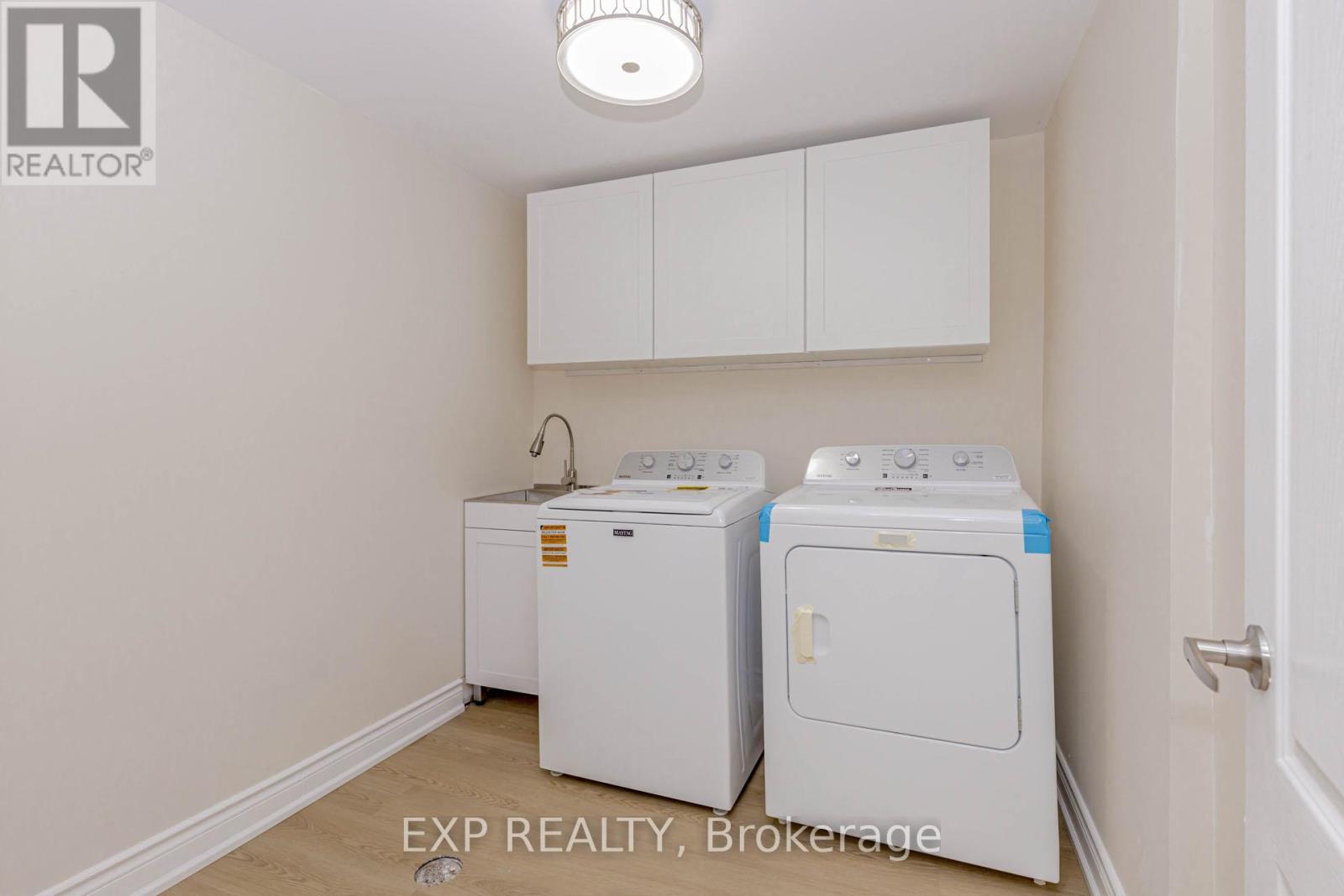 2289 Munn'S Avenue, Oakville, ON - Indoor Photo Showing Laundry Room