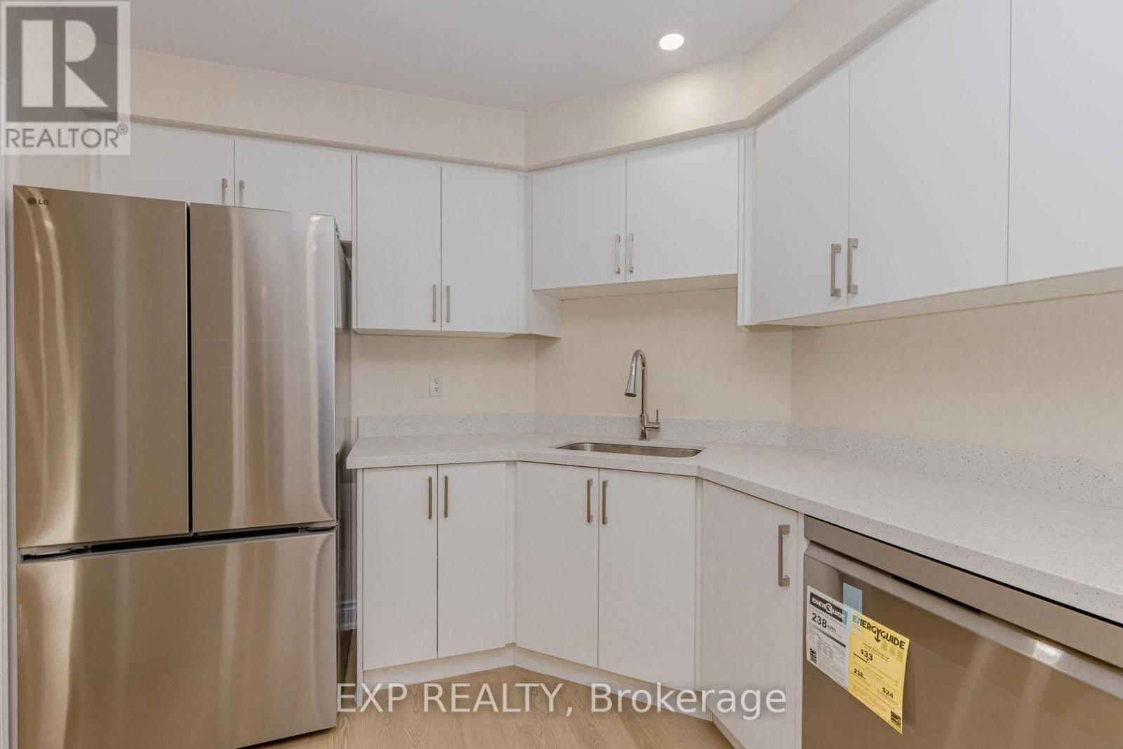 2289 Munn'S Avenue, Oakville, ON - Indoor Photo Showing Kitchen With Stainless Steel Kitchen