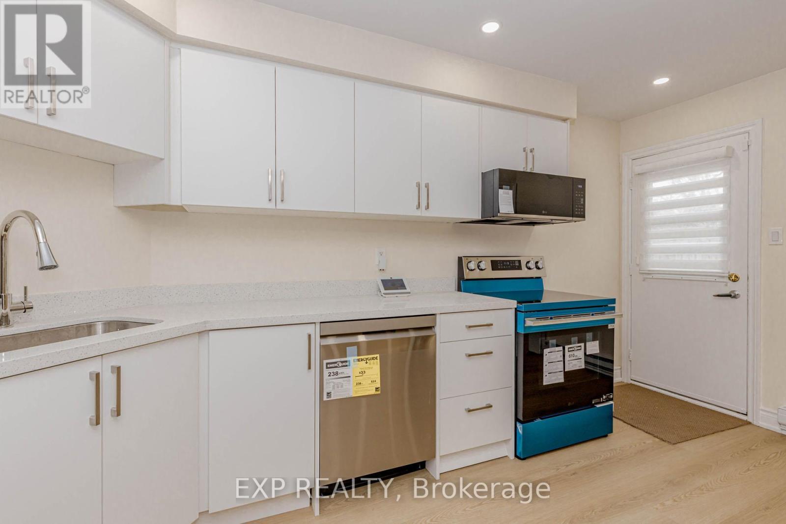 2289 Munn'S Avenue, Oakville, ON - Indoor Photo Showing Kitchen