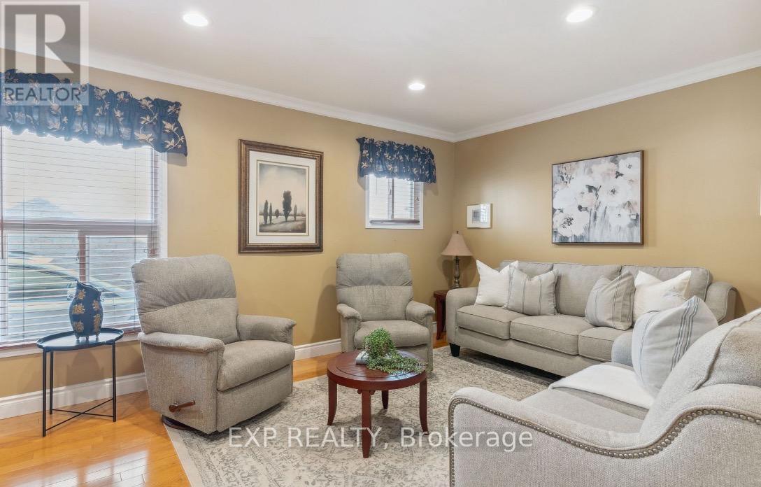 259 O'Donoghue Unit1 Avenue, Oakville, ON - Indoor Photo Showing Living Room