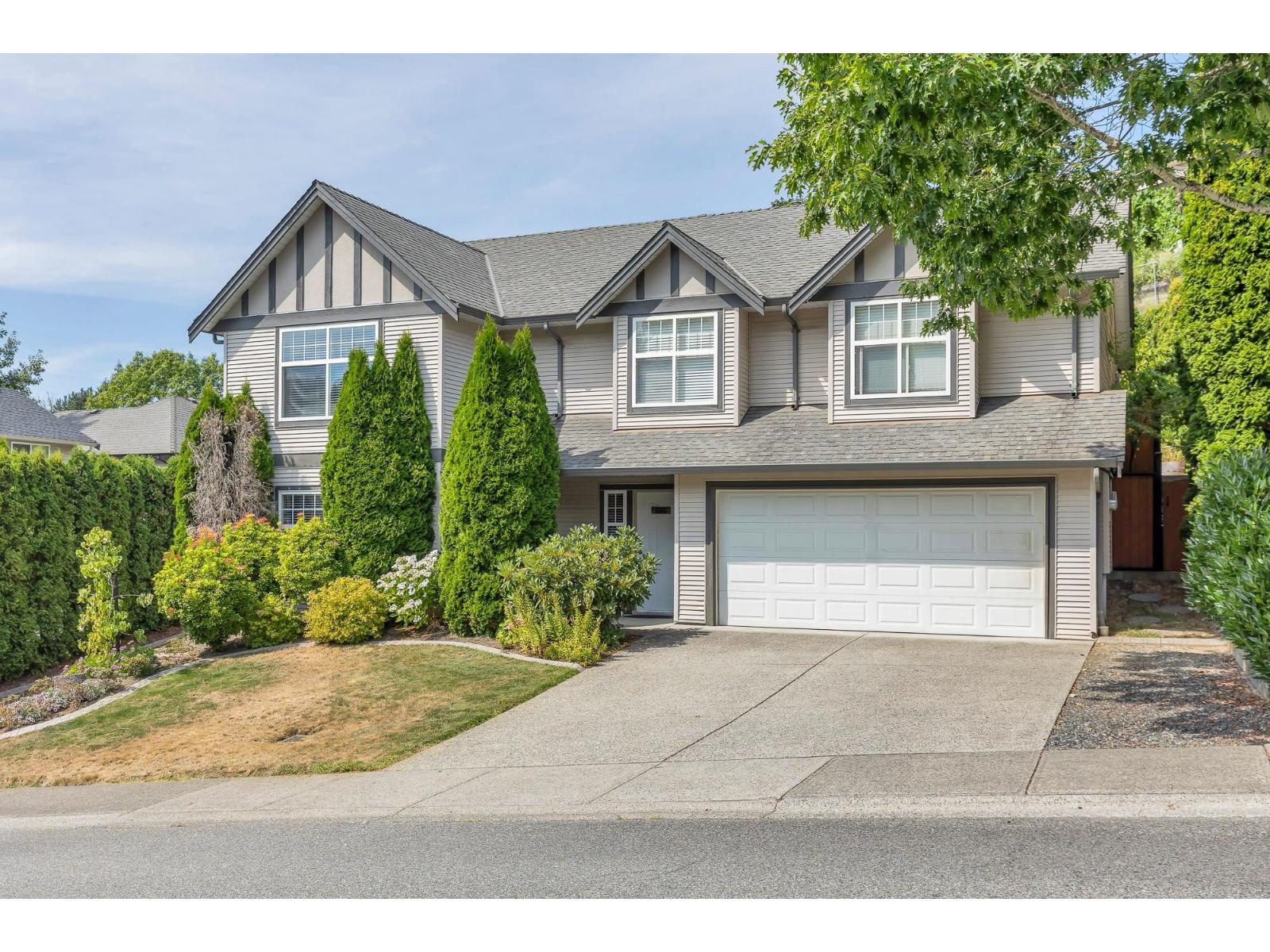 35479 Tweedsmuir Drive, Abbotsford, BC - Outdoor With Facade