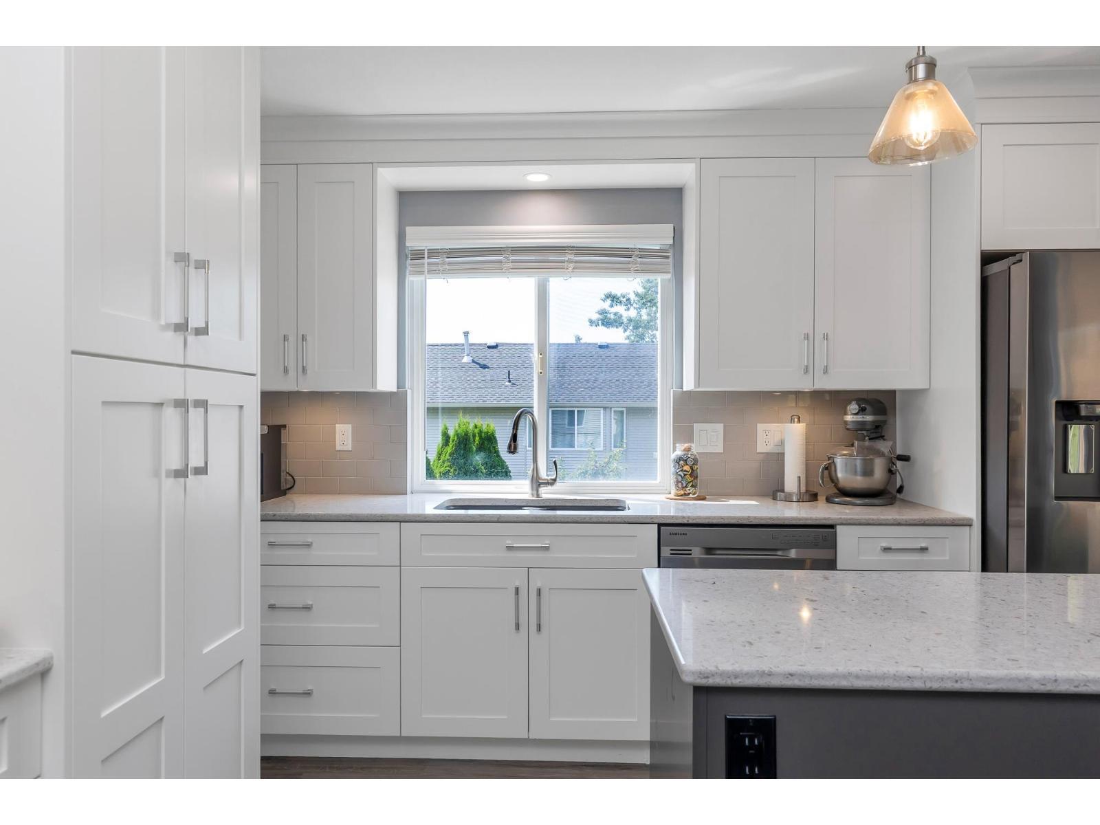 35479 Tweedsmuir Drive, Abbotsford, BC - Indoor Photo Showing Kitchen