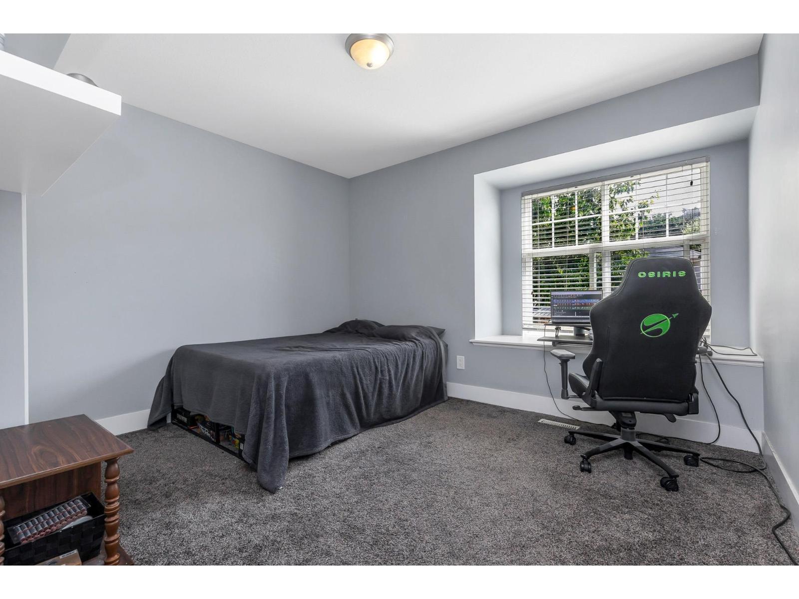 35479 Tweedsmuir Drive, Abbotsford, BC - Indoor Photo Showing Bedroom