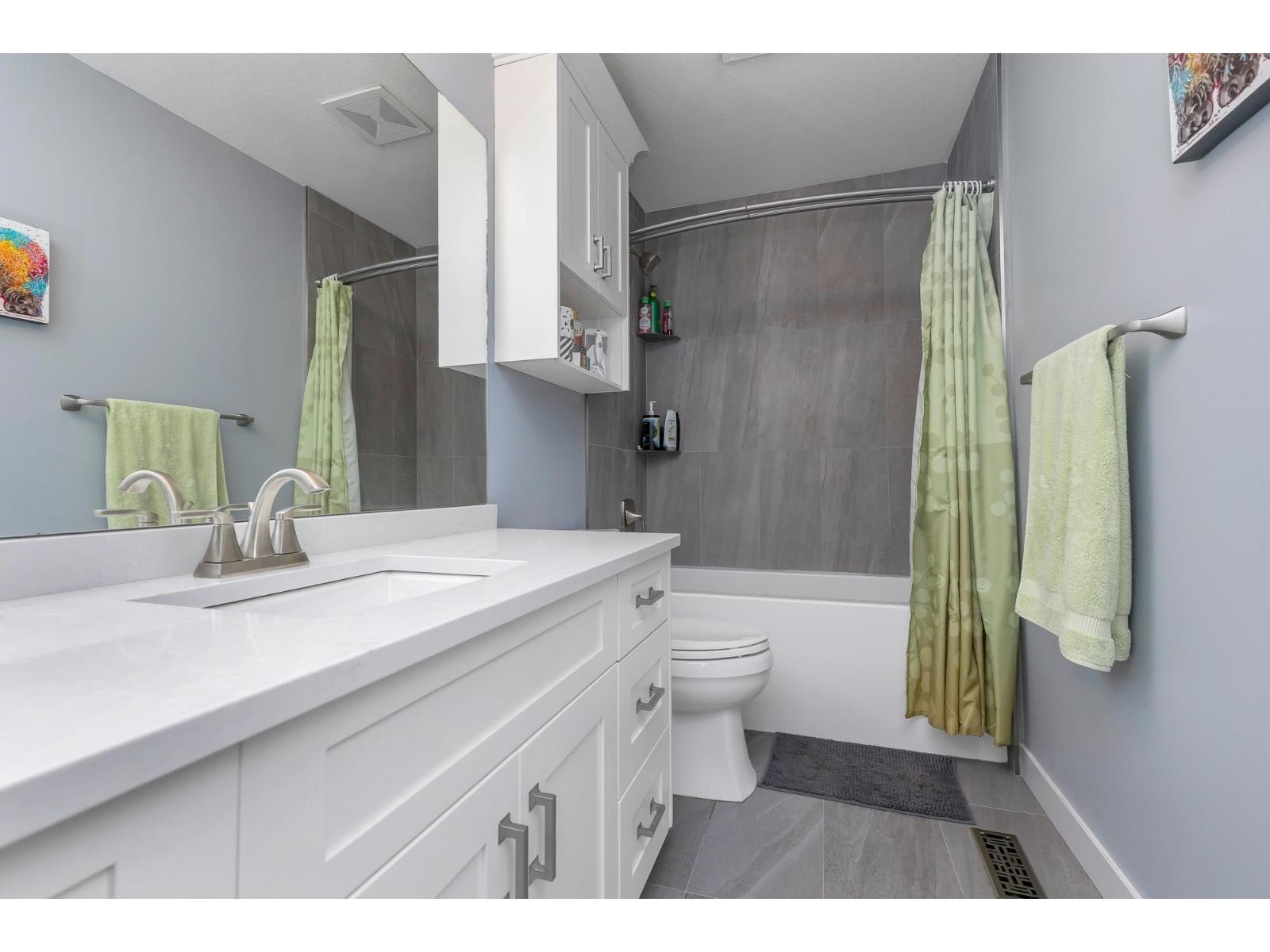 35479 Tweedsmuir Drive, Abbotsford, BC - Indoor Photo Showing Bathroom