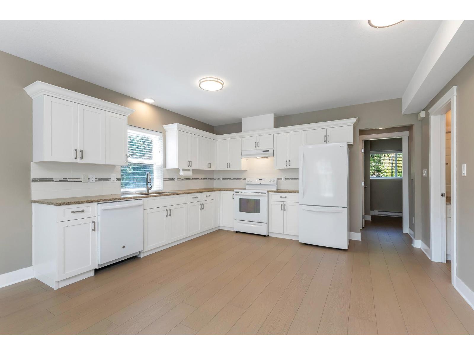 35479 Tweedsmuir Drive, Abbotsford, BC - Indoor Photo Showing Kitchen