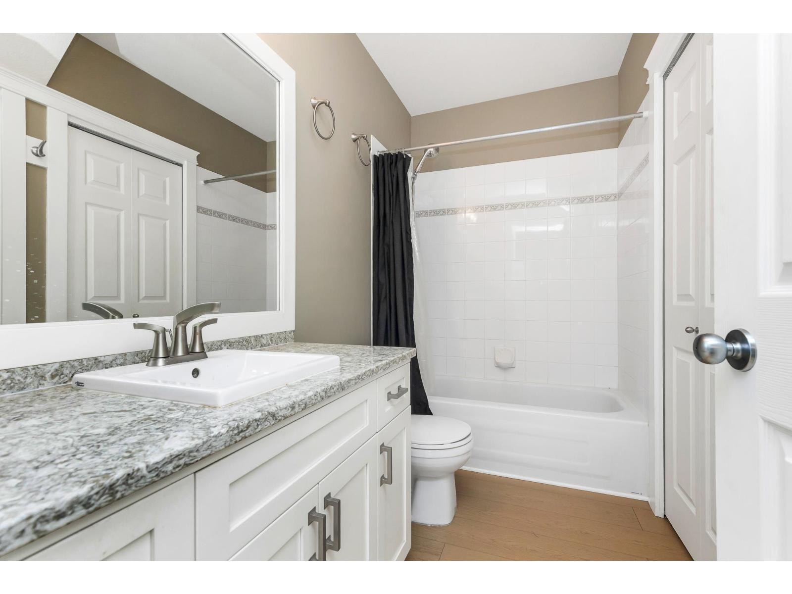 35479 Tweedsmuir Drive, Abbotsford, BC - Indoor Photo Showing Bathroom