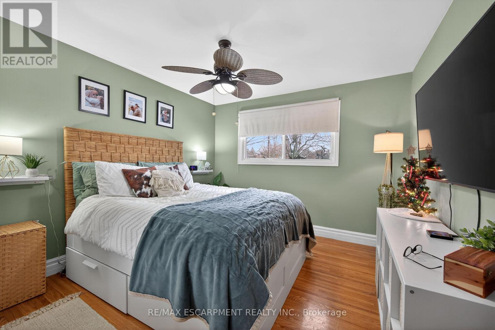 52 Lorne Avenue, Brant, ON - Indoor Photo Showing Bedroom