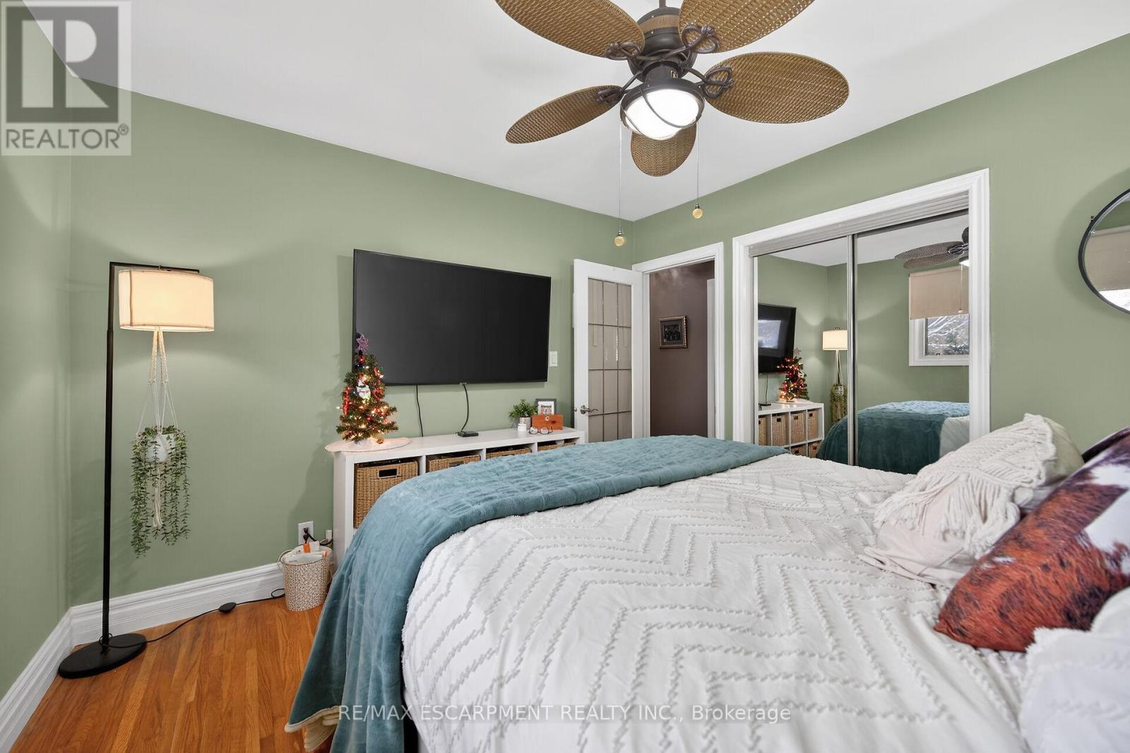 52 Lorne Avenue, Brant, ON - Indoor Photo Showing Bedroom