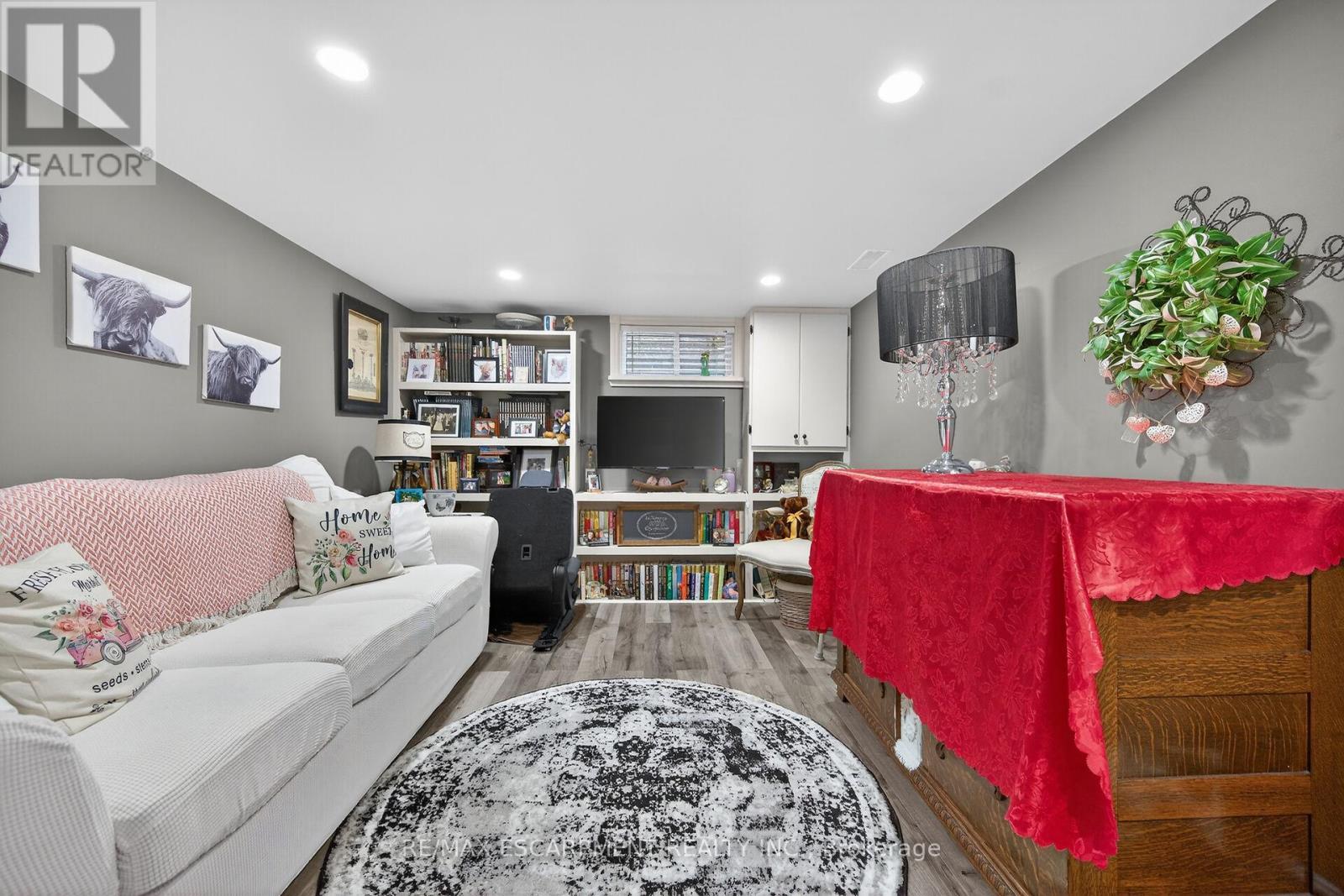 52 Lorne Avenue, Brant, ON - Indoor