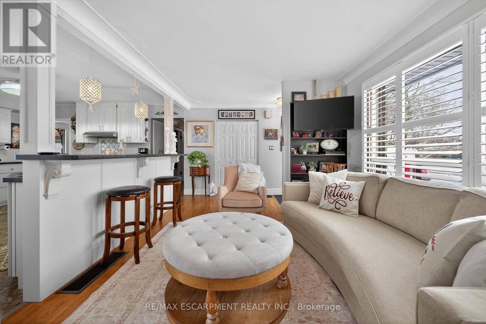52 Lorne Avenue, Brant, ON - Indoor Photo Showing Living Room