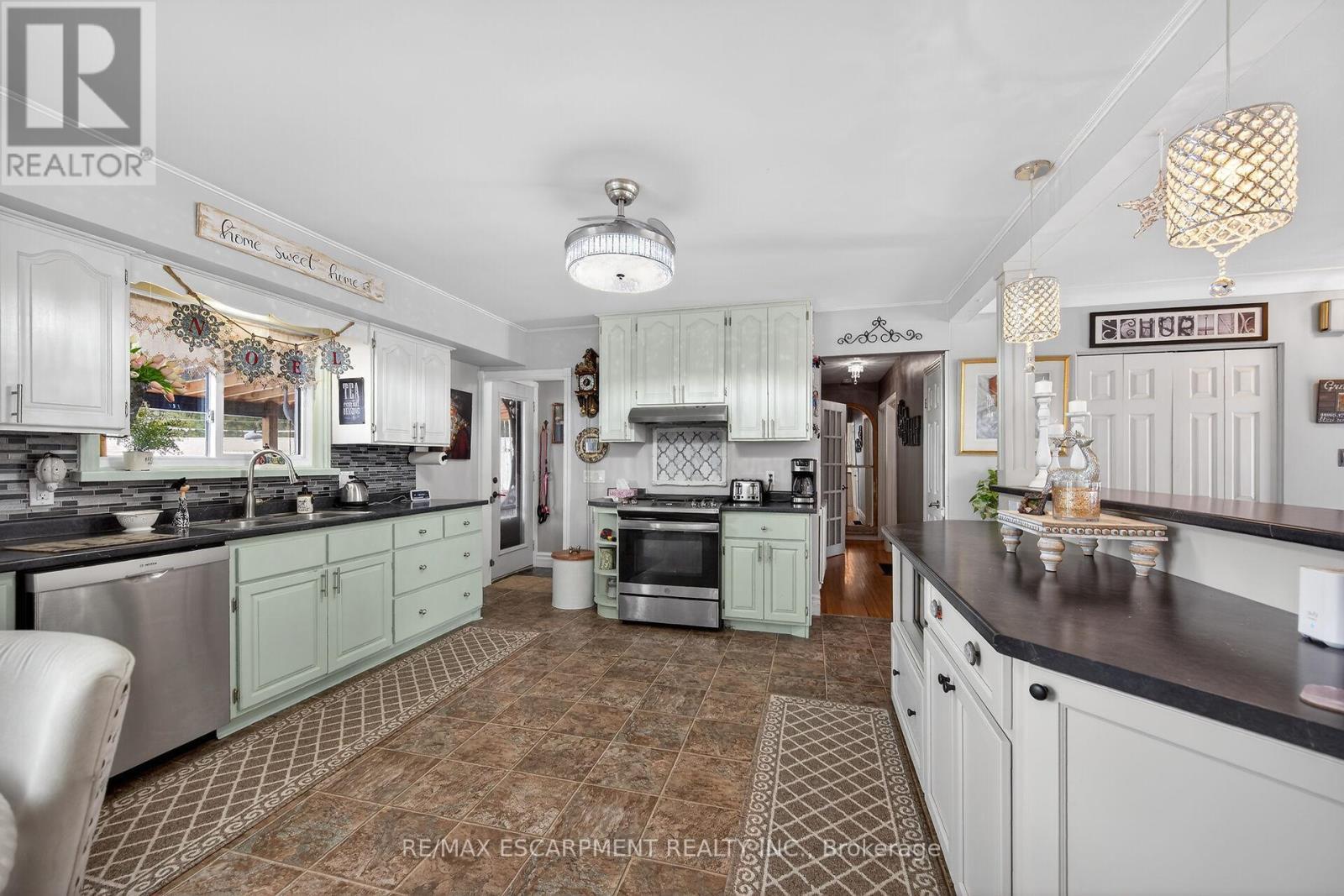 52 Lorne Avenue, Brant, ON - Indoor Photo Showing Kitchen
