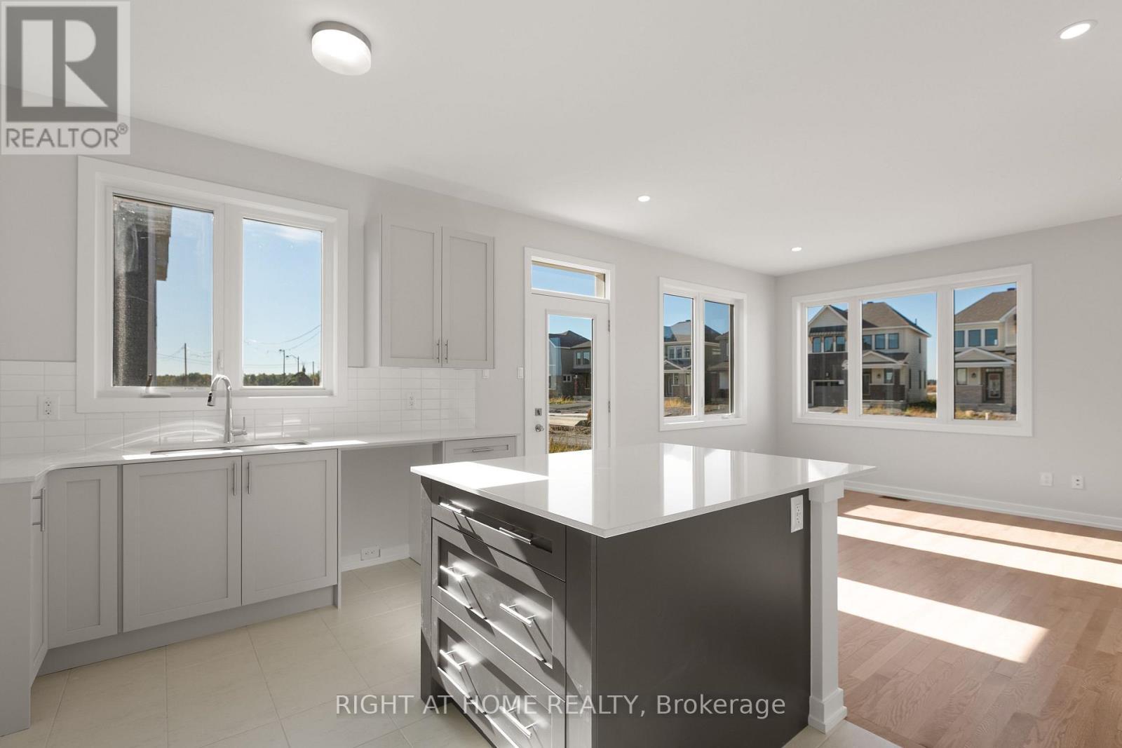 Kitchen- Island Overlooking Dining Rm - 940 Seagrave Lane, Ottawa, ON - Indoor Photo Showing Kitchen
