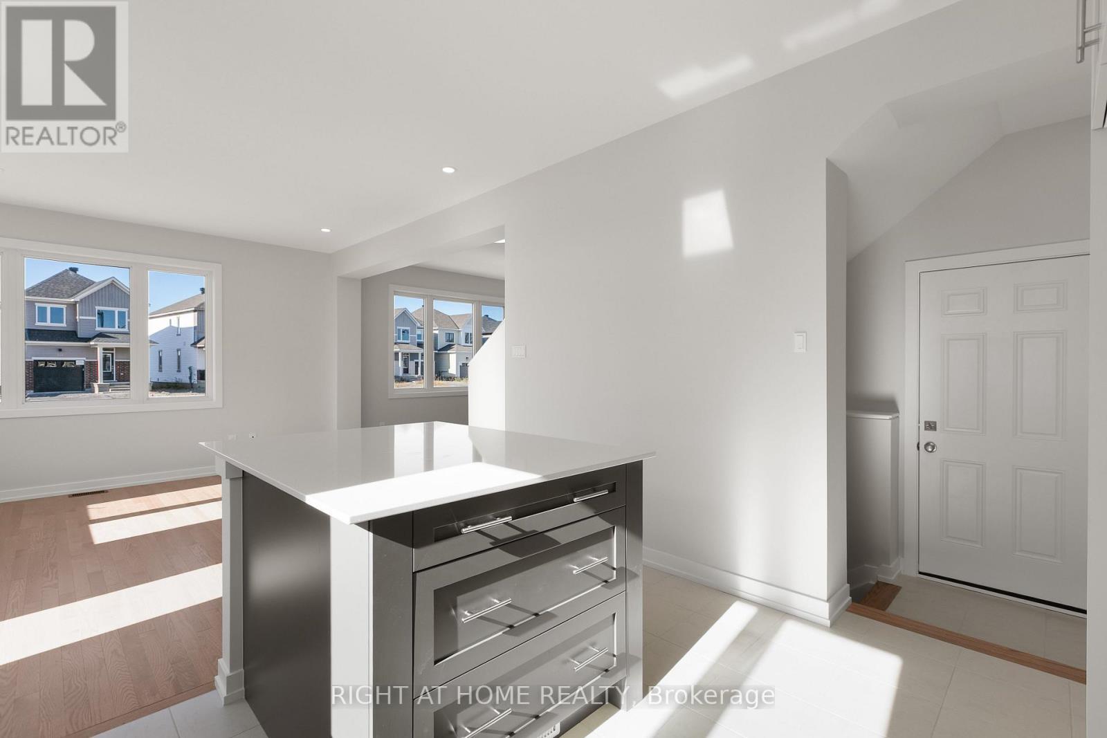 Kitchen- Inside Access to Garage - 940 Seagrave Lane, Ottawa, ON - Indoor