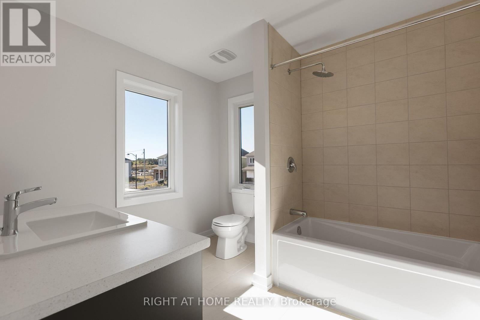 Primary Ensuite - 940 Seagrave Lane, Ottawa, ON - Indoor Photo Showing Bathroom
